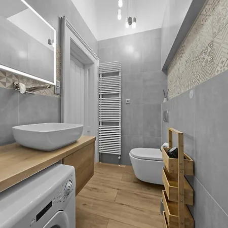 Old Town - Sonja Near Presidential Palace * ברטיסלאבה